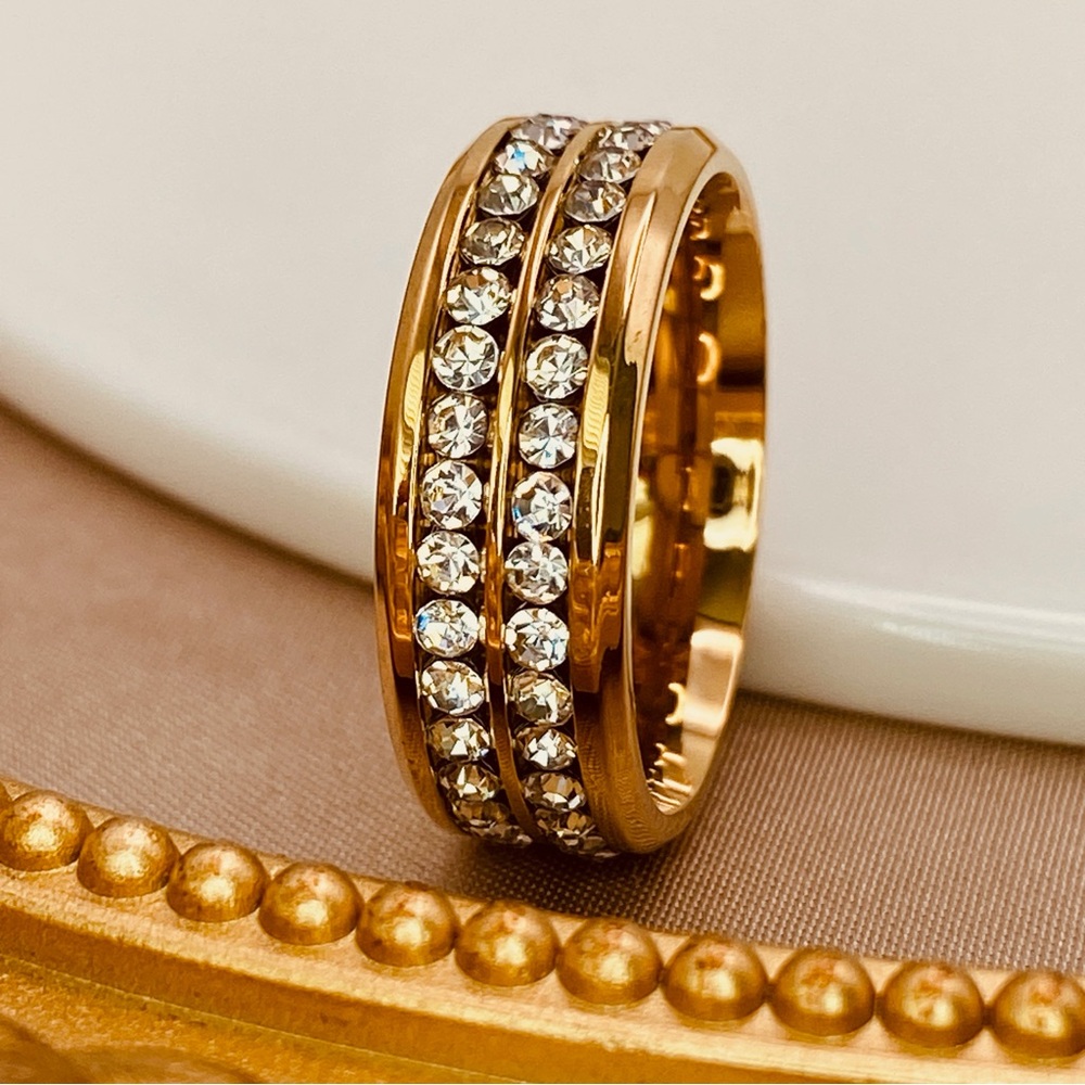 Stunning Titanium Diamonds CZ Wedding Band Ring in Gold - Picture 4 of 10